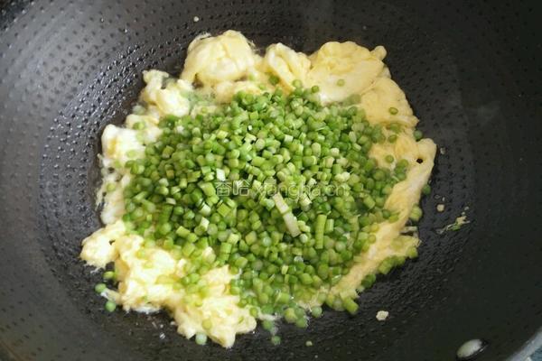 蒜台鸡蛋炸酱面的做法图解4