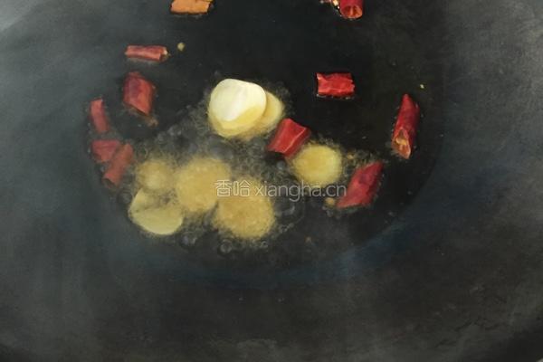 丝瓜烧豆腐泡的做法图解3