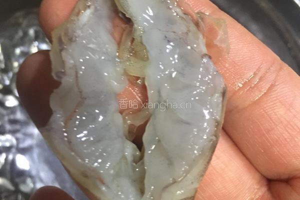 香酥蛋黄虾的做法图解1