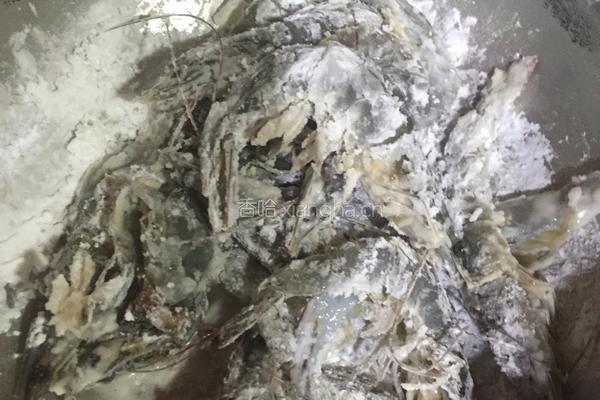 香酥蛋黄虾的做法图解2