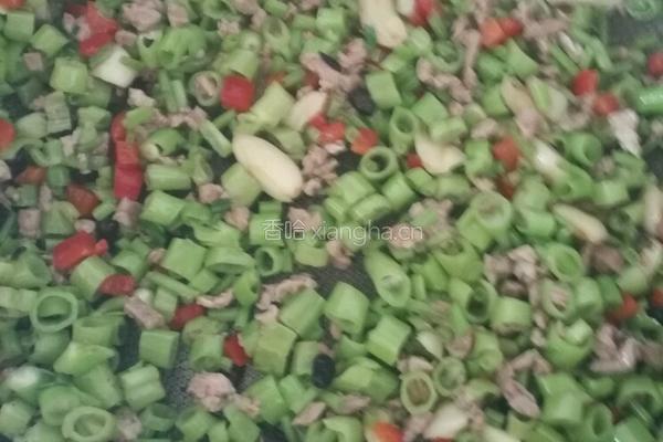 空心菜杆炒肉沫的做法图解2