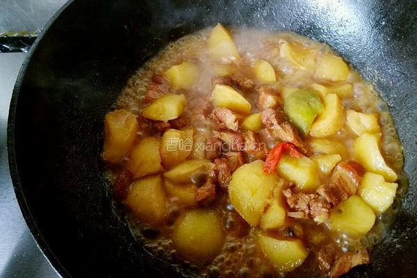 五花肉炖土豆的做法图解11