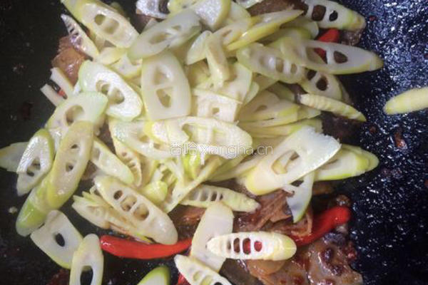 鲜笋炒腊肉的做法图解10