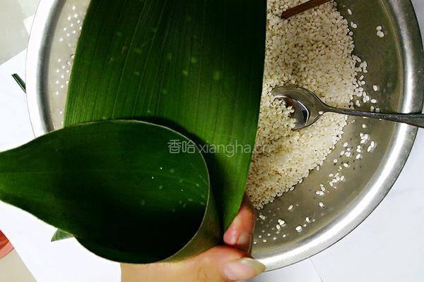 葡萄干桂圆粽子的做法图解4