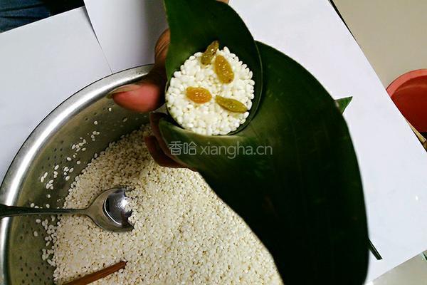 葡萄干桂圆粽子的做法图解7