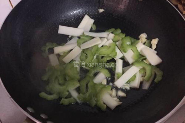 清炒苦瓜山药片的做法图解6