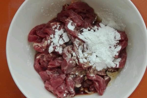 青椒炒牛肉丝的做法图解2