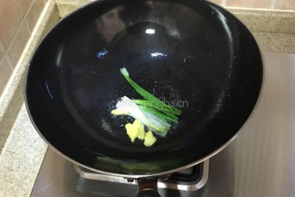 黄辣丁豆腐汤的做法图解2