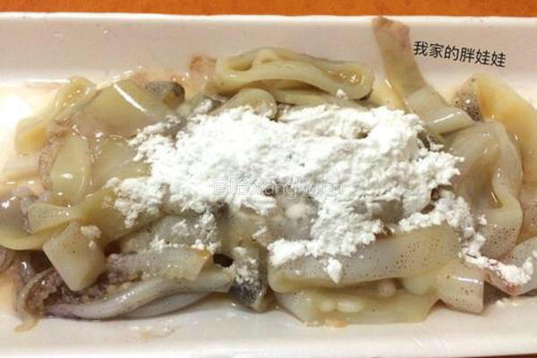 韩式辣酱炒鱿鱼的做法图解1