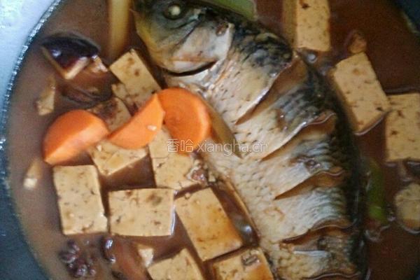 鲤鱼炖豆腐的做法图解7