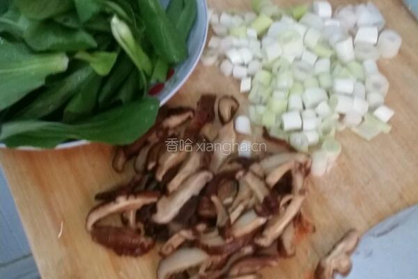 青菜香菇的做法图解1