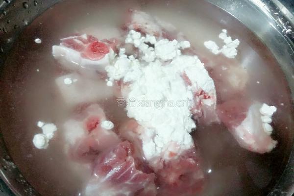 甜酸小排骨的做法图解1