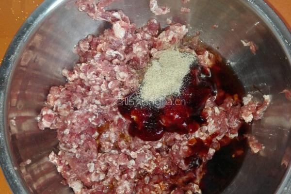 洋葱牛肉馅饼的做法图解2