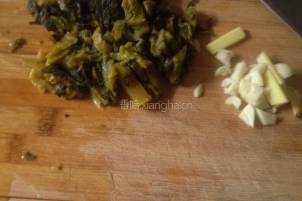 酸菜鱼头汤的做法图解1