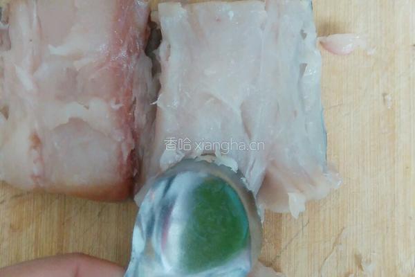 秘制鲅鱼丸子的做法图解4