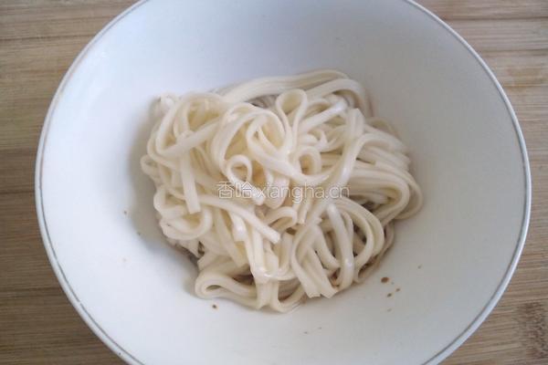 家常酱油汤面的做法图解3