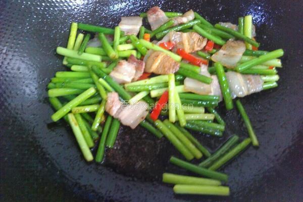 蒜苗炒肉的做法图解8