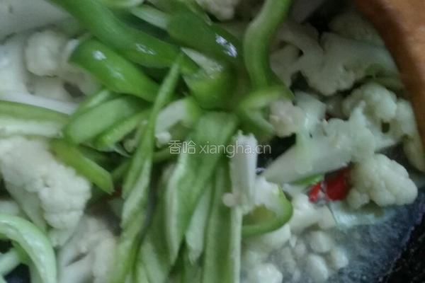 辣椒炒花菜的做法图解8