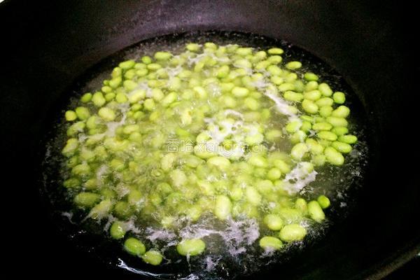 毛豆炒鸡蛋的做法图解4