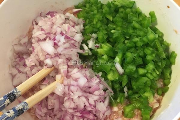 猪肉饺子的做法图解2