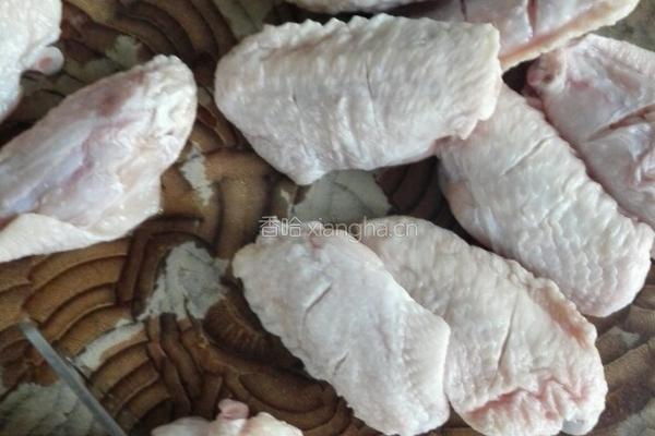 咖喱土豆鸡翅的做法图解1