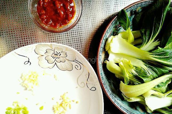 豆酱小油菜的做法图解1