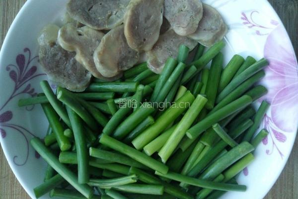 蒜苗炒腊肠的做法图解4