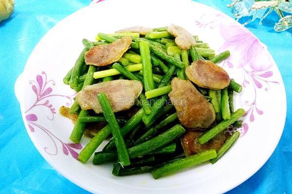 蒜苗炒腊肠的做法图解8