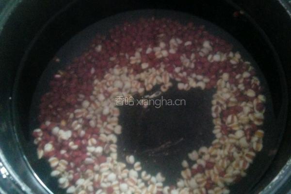 薏米红豆汤的做法图解3