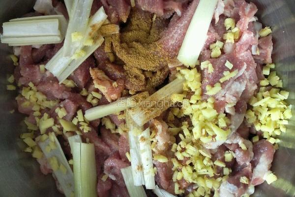 五香炸酥肉的做法图解5
