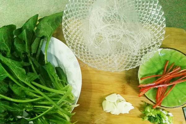 凉拌粉丝菠菜的做法图解3
