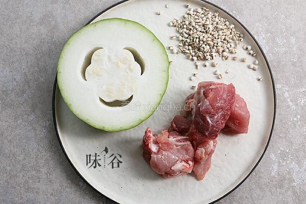 排骨炖冬瓜的做法图解1