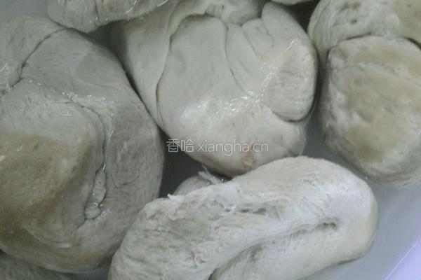 手撕面筋爆炒青椒的做法图解1