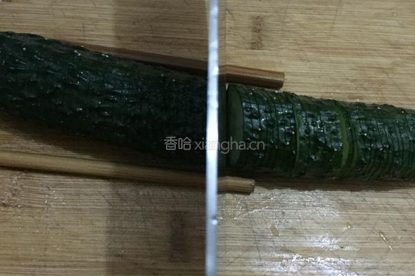 酸辣蓑衣黄瓜的做法图解3
