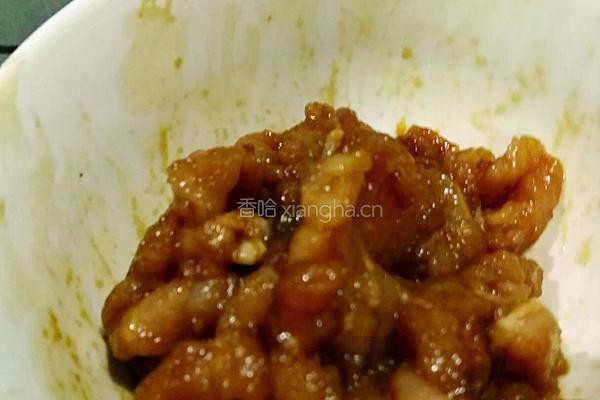 香菇胡萝卜炒肉的做法图解2