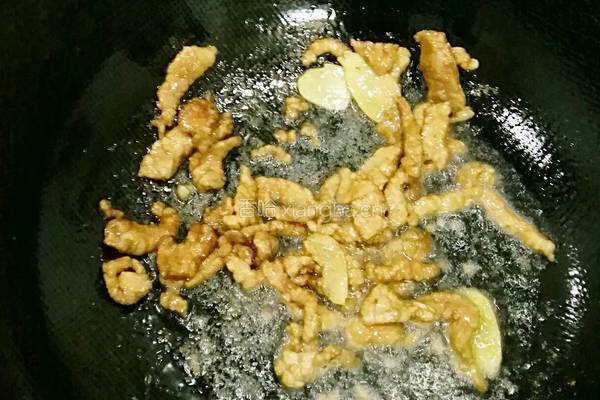 香菇胡萝卜炒肉的做法图解4