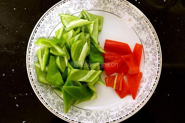 尖椒炒腊肉的做法图解2