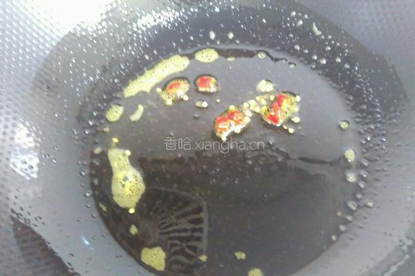 韭菜炒蚕豆的做法图解2