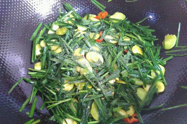 韭菜炒蚕豆的做法图解8