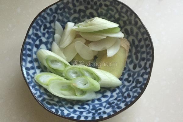 正宗辣子鸡丁的做法图解3