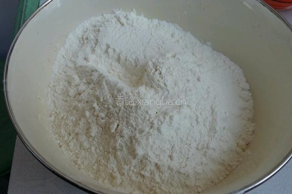豆沙四喜卷的做法图解1