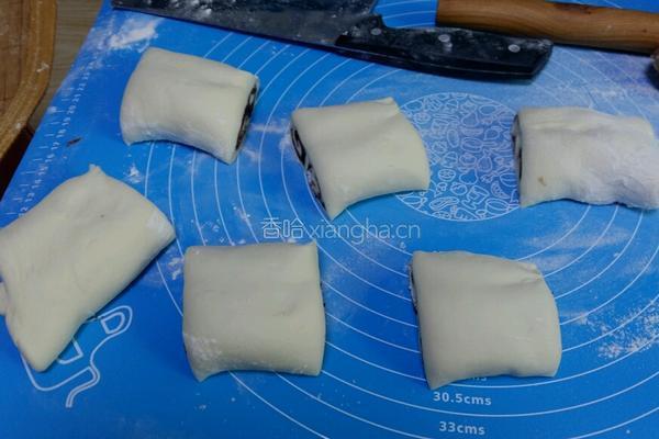 豆沙四喜卷的做法图解7