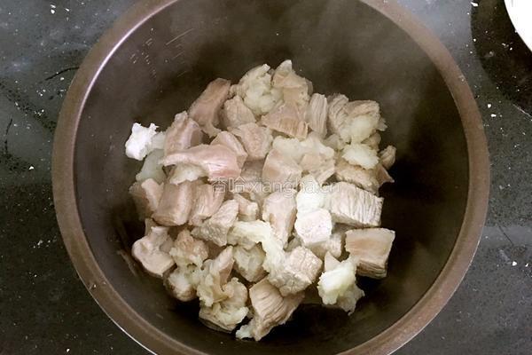 萝卜煨牛腩的做法图解3