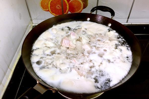 萝卜煨牛腩的做法图解2