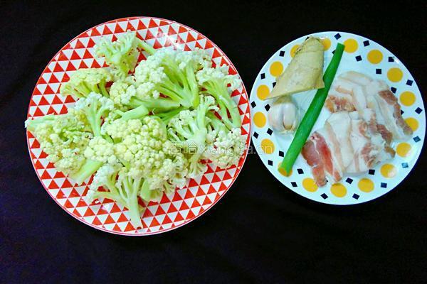 有机花菜炒肉的做法图解1