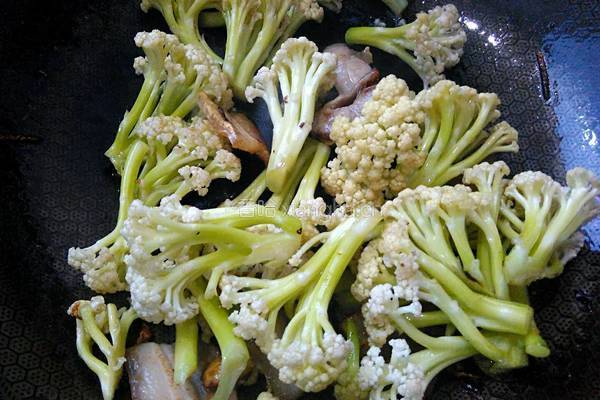 有机花菜炒肉的做法图解7