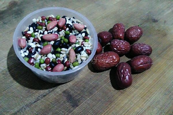 红枣花生八宝粥的做法图解1