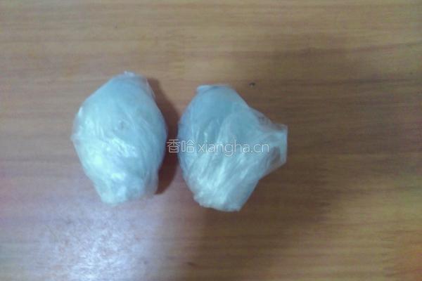 酸辣松花蛋的做法图解1