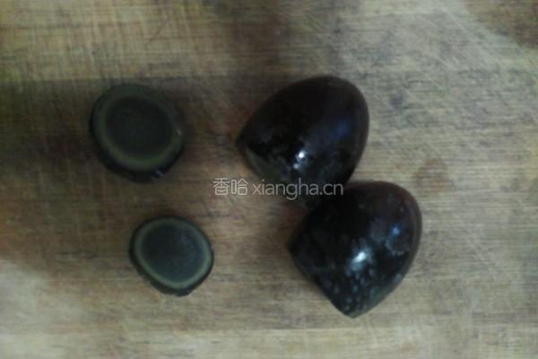 酸辣松花蛋的做法图解3