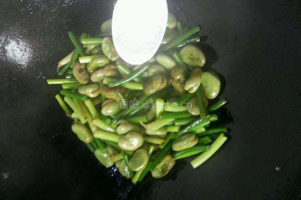 蚕豆炒蒜苗的做法图解8